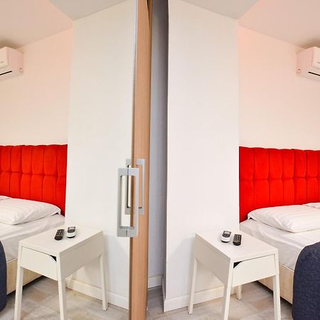 Dracula Adventure Tours Accommodation Bukares Bagian luar foto