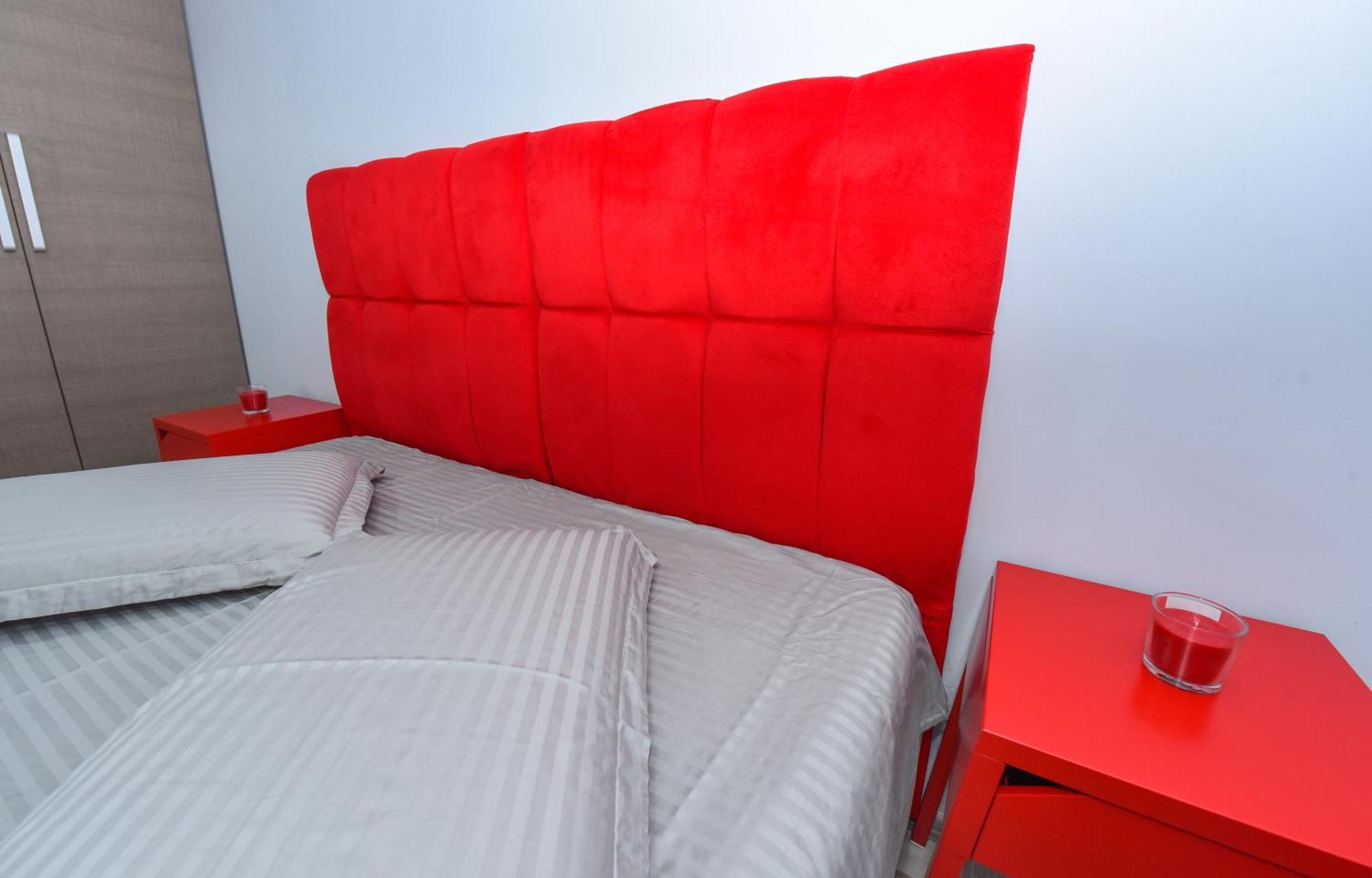 Dracula Adventure Tours Accommodation Bukares Bagian luar foto