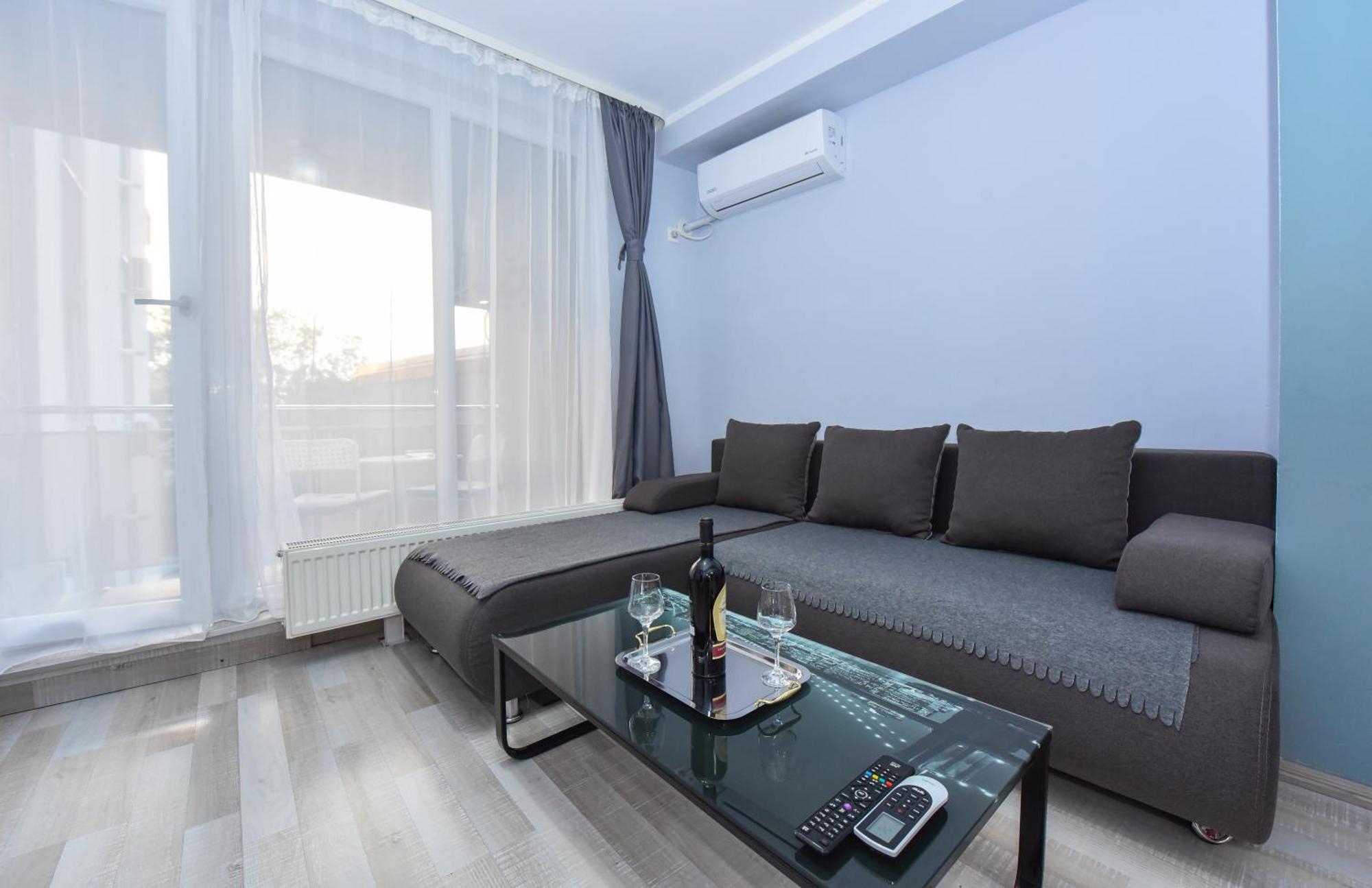 Dracula Adventure Tours Accommodation Bukares Bagian luar foto