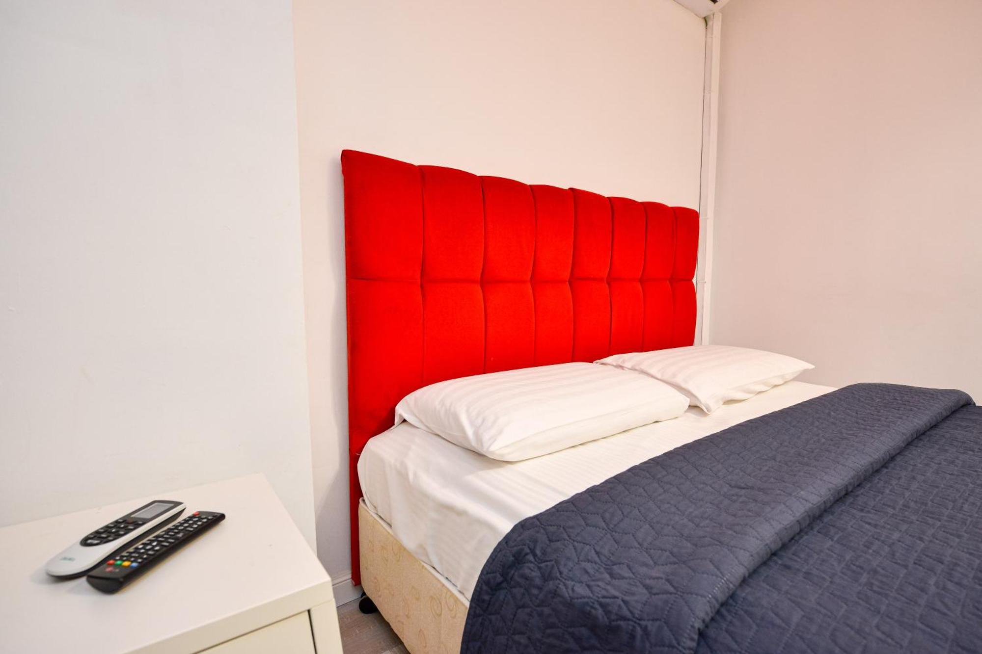Dracula Adventure Tours Accommodation Bukares Bagian luar foto