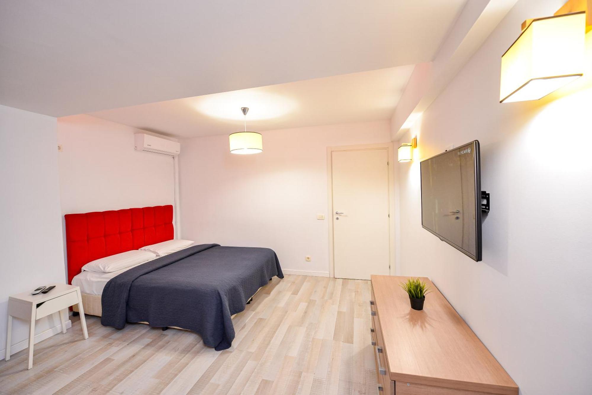 Dracula Adventure Tours Accommodation Bukares Bagian luar foto