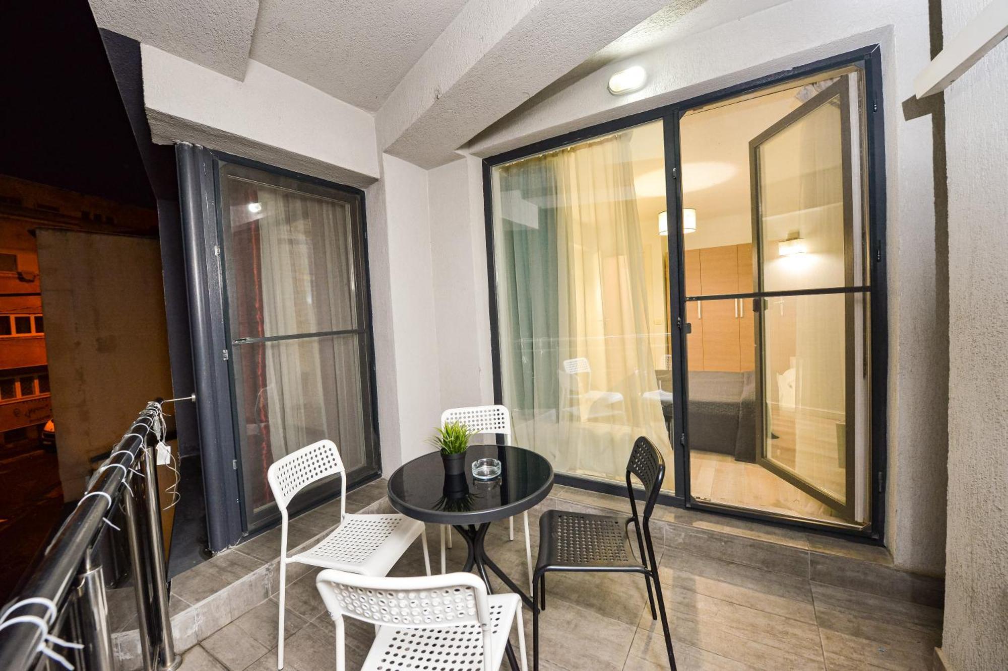 Dracula Adventure Tours Accommodation Bukares Bagian luar foto