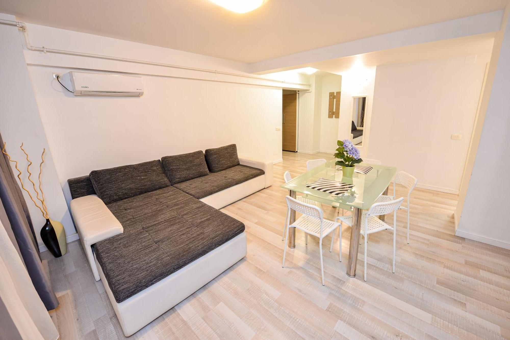 Dracula Adventure Tours Accommodation Bukares Bagian luar foto