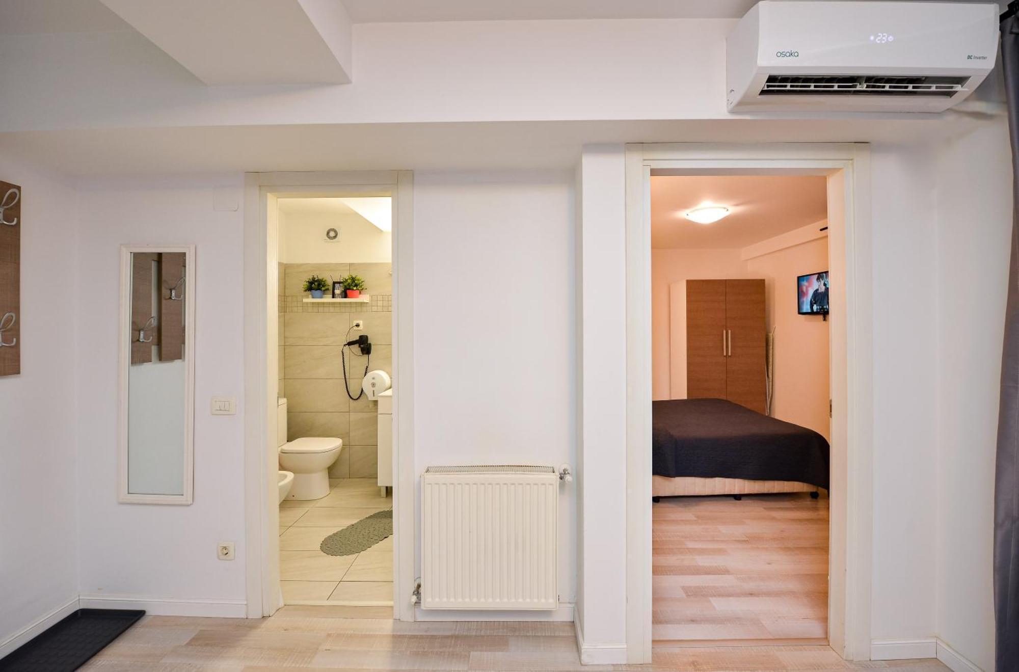 Dracula Adventure Tours Accommodation Bukares Bagian luar foto