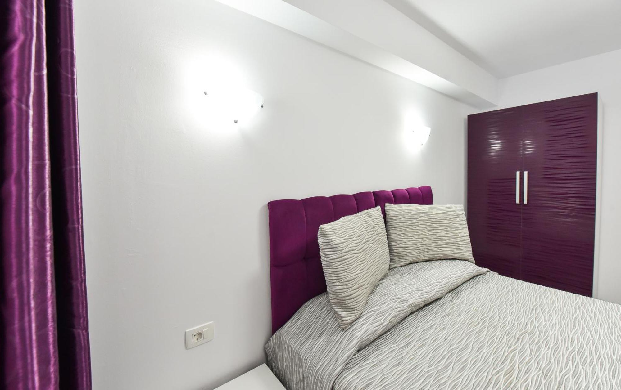 Dracula Adventure Tours Accommodation Bukares Bagian luar foto