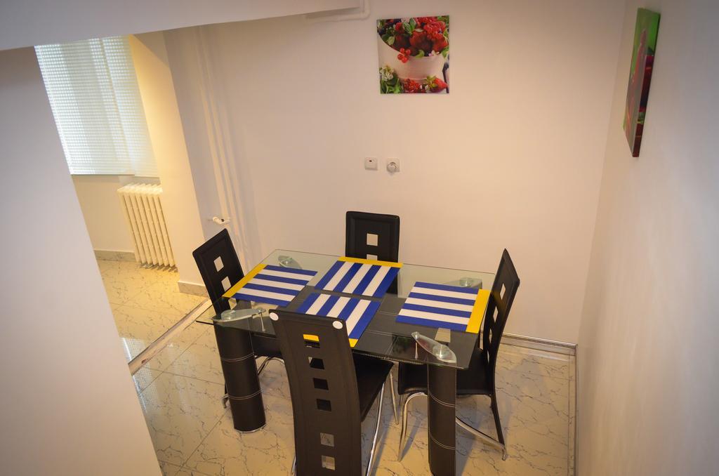 Dracula Adventure Tours Accommodation Bukares Bagian luar foto