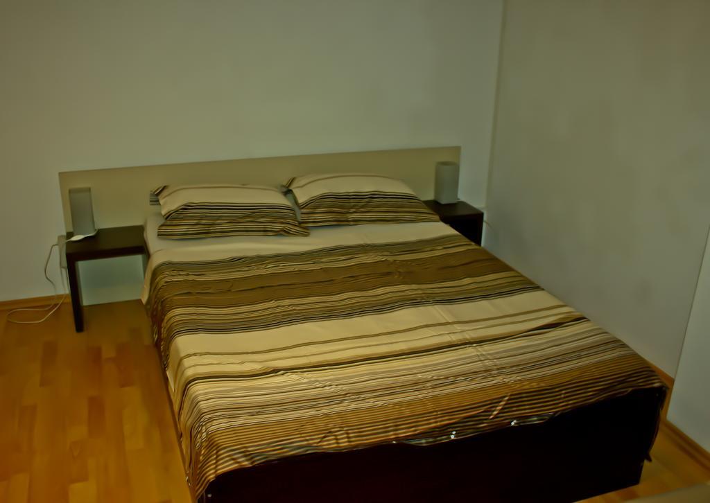 Dracula Adventure Tours Accommodation Bukares Bagian luar foto