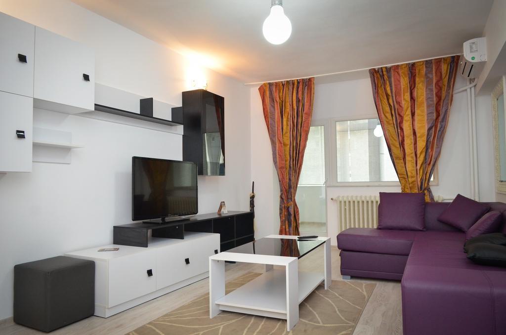 Dracula Adventure Tours Accommodation Bukares Bagian luar foto